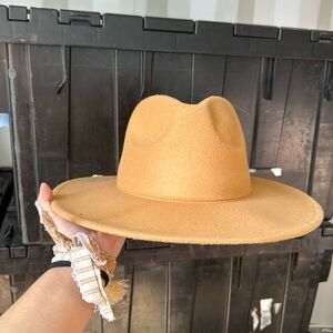 New felt ran wide brim hat